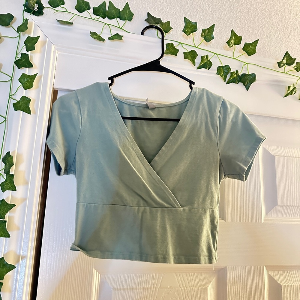 crop t shirt